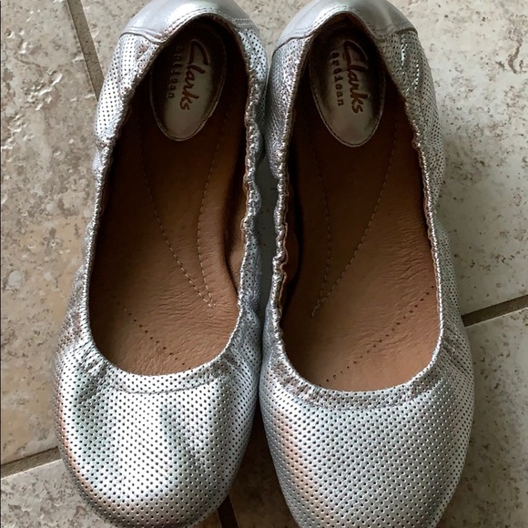 clarks silver flat shoes